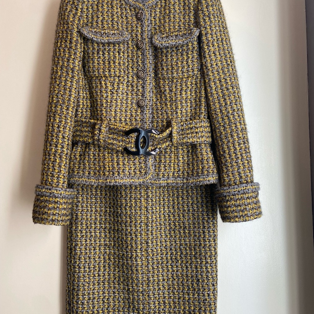 Chanel Tweed Jacket and Skirt Set Rare 2017 Collection - Picture 3 of 14